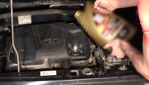 Видео как произвести замену масла в двигателе granta своими руками
