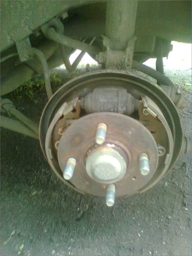Замена тормозных колодок тормозных механизмов передних колес hyundai accent mc