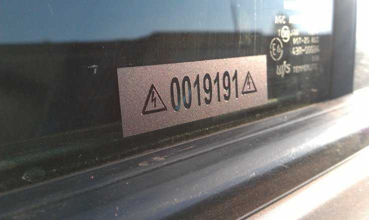 Особенности противоугонной маркировки стёкол автомобиля