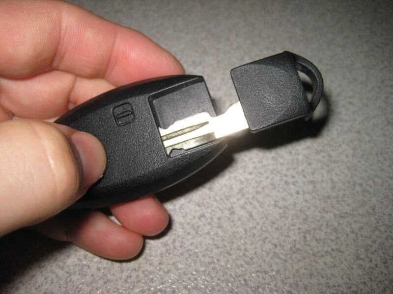 Как заменить батарейку в брелоке ключей nissan
