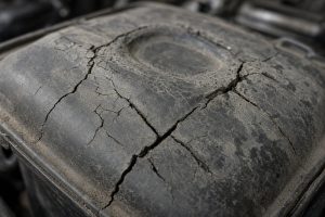 Корпус воздушного фильтра: признаки поломки, проверка на трещины и замена