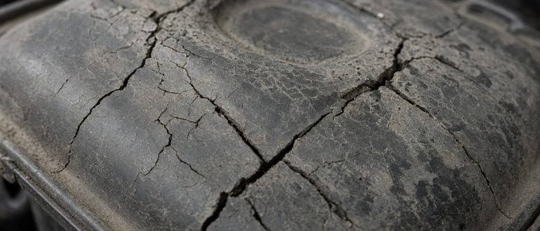 Корпус воздушного фильтра: признаки поломки, проверка на трещины и замена