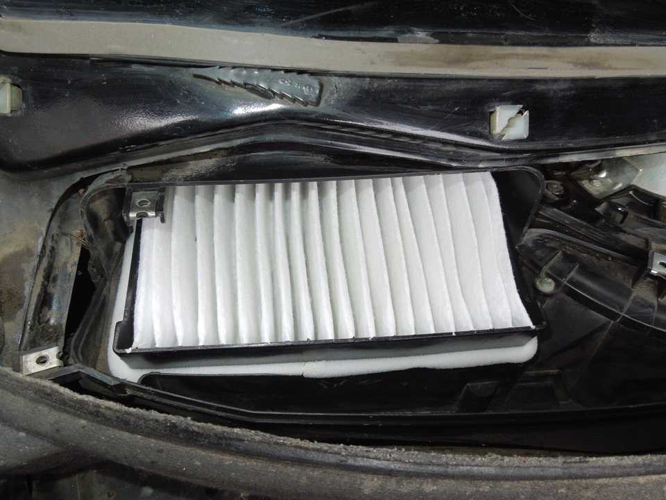Как поменять салонный фильтр на автомобиле лада приора