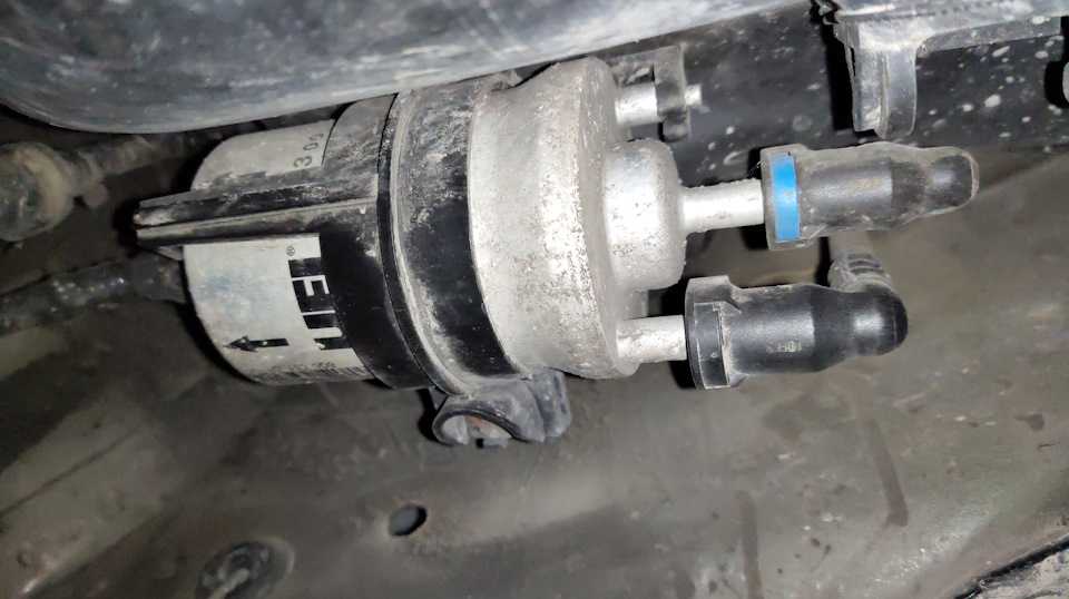 Замена фильтра бензонасоса и сеточки в баке на автомобиле шкода октавия а5