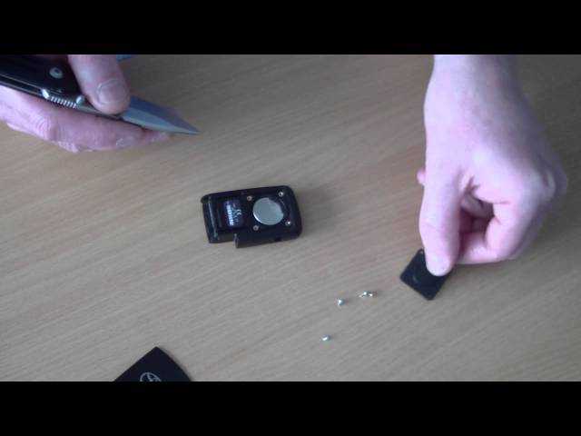 Как поменять батарейку в ключе фольксваген