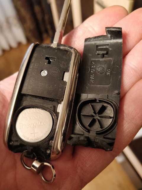Как поменять батарейку в ключе volkswagen touareg nf и fl в домашних условиях