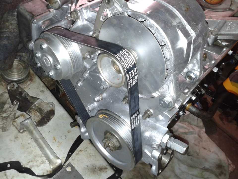 ﻿Двигатель УЗАМ3317 С самого начала выпуска модели Москвич2141 было понятно, что уфимский мотор УЗАМ412 и тольяттинский двигатель ВАЗ2106 были