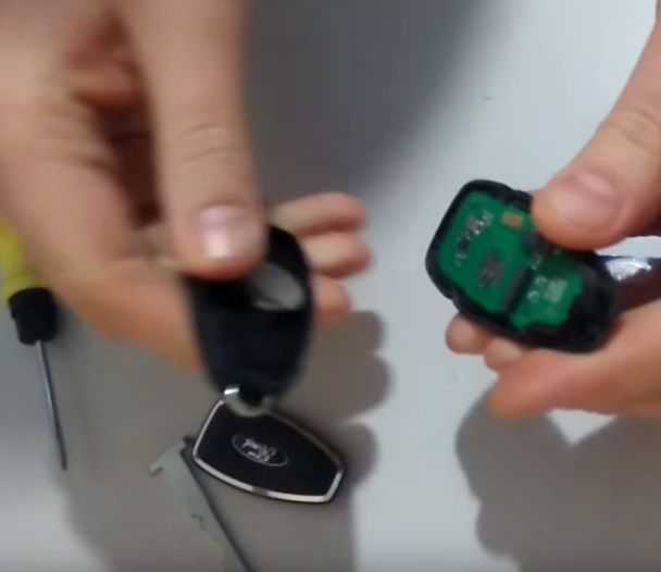 Замена батарейки в ключе форд фокус 3