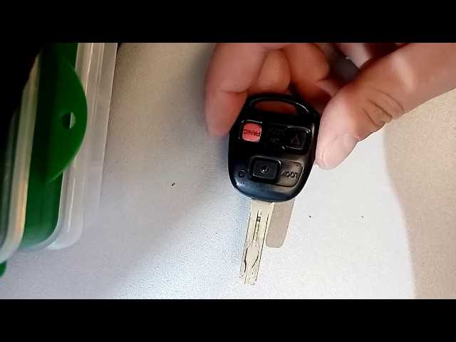 Как заменить батарейку в брелке ключа тойота - авто мастеру