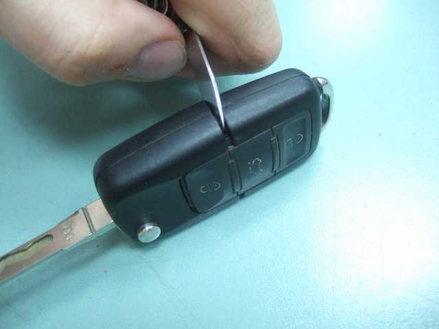 Как поменять батарейку в ключах от фольксваген