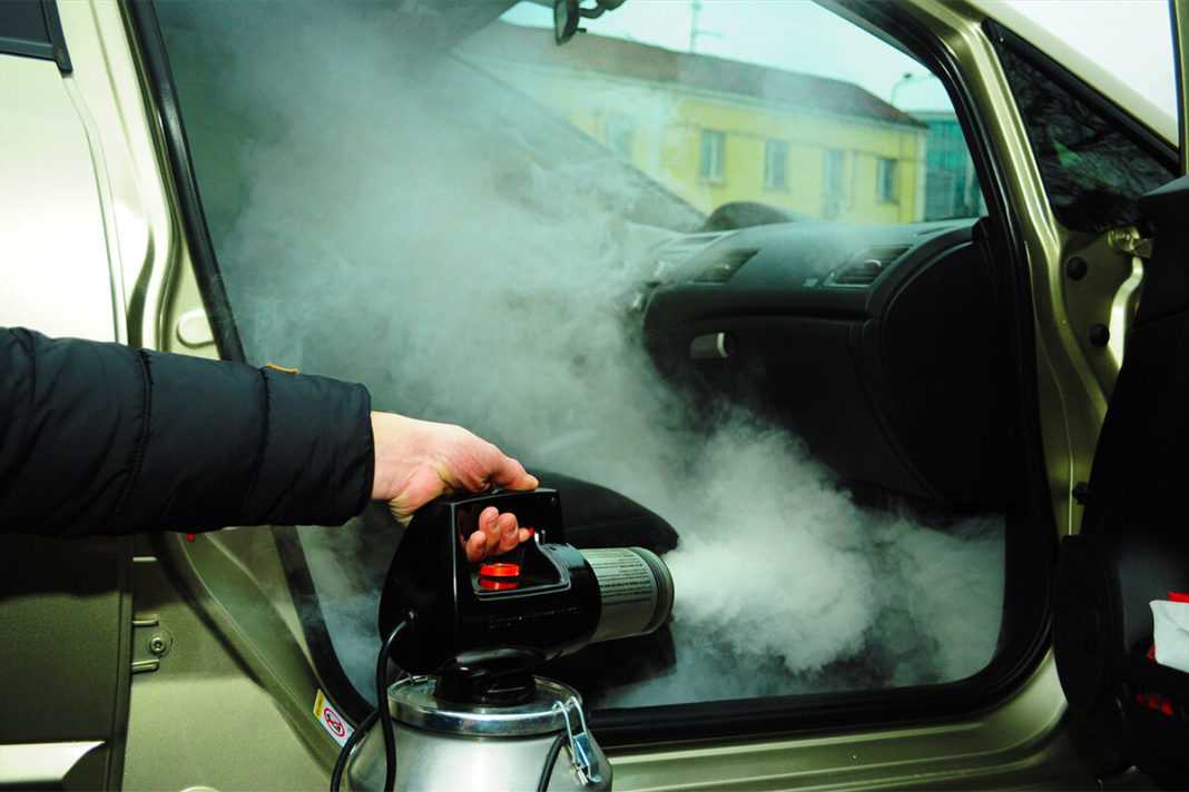 Запах бензина в салоне: причины появления и способы устранения