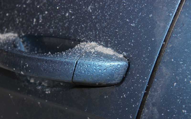 Что делать при замерзании замка в автомобиле?