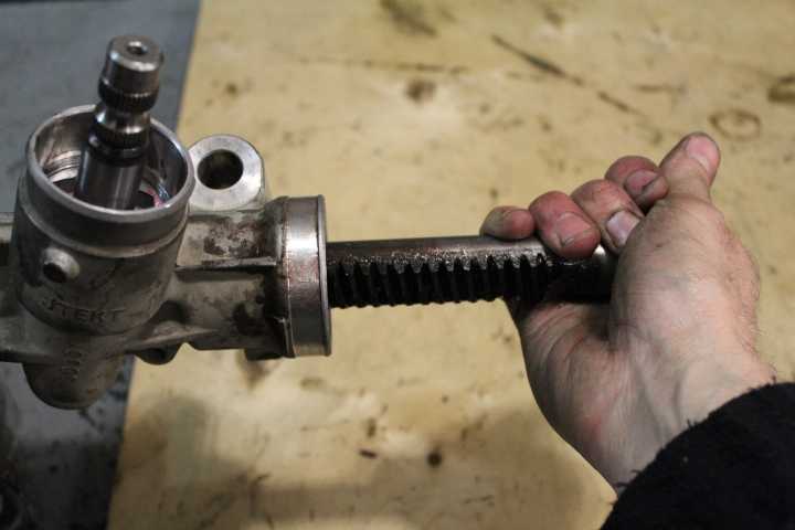 Пошаговый ремонт рулевой рейки в машинах тойота своими руками