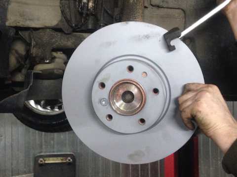 Замена переднего тормозного диска и тормозных колодок (для применения на моделе opel vectra c)