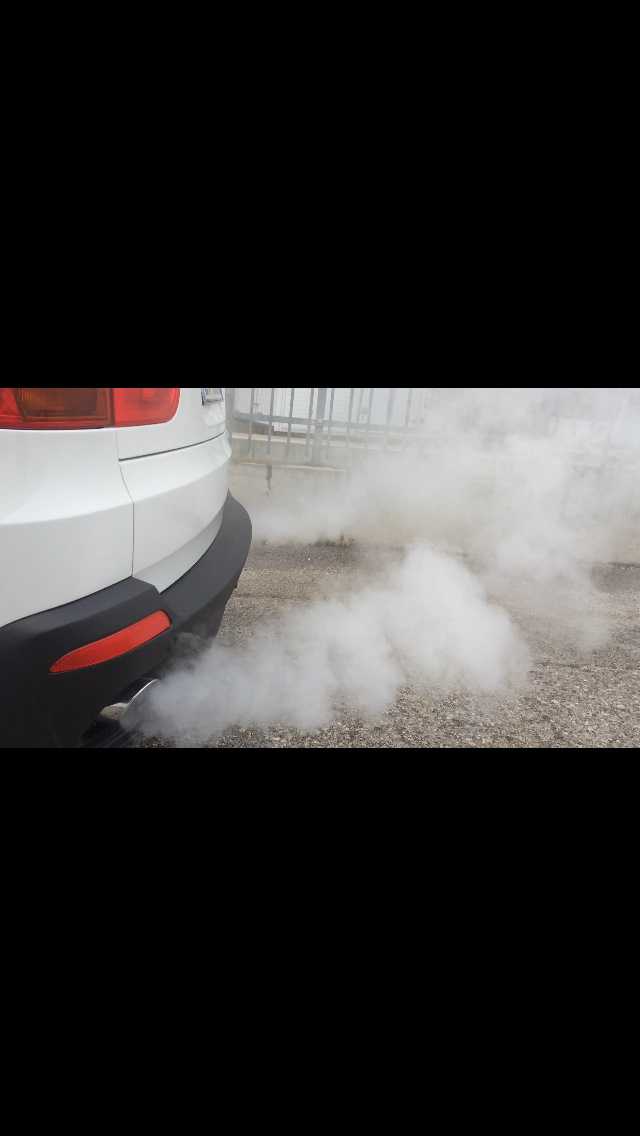 Причины появления белого дыма на холодном и прогретом двигателе