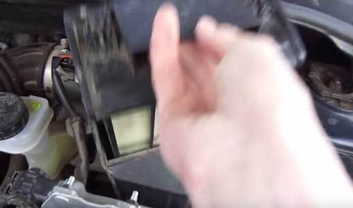 Замена воздушного фильтра ниссан кашкай видео своими руками