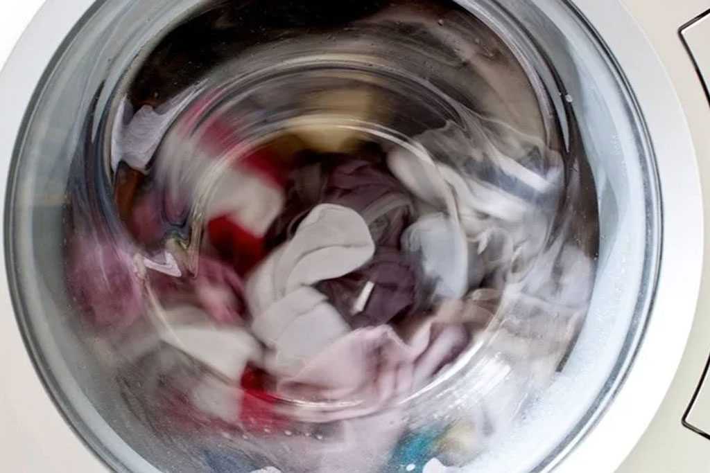 Почему стиральная машина гудит, свистит при стирке