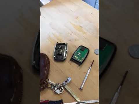 Как поменять батарейку в ключе kia