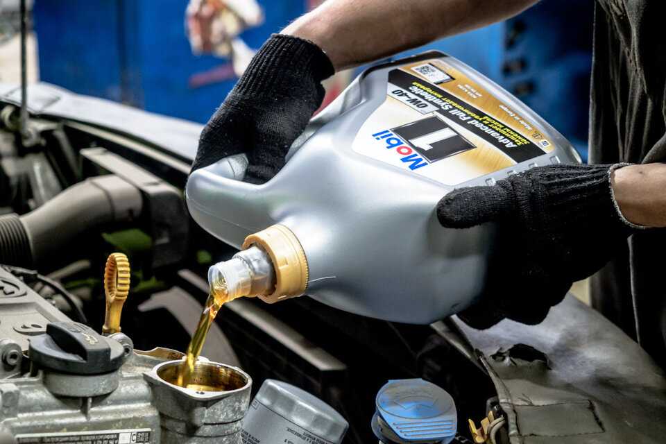 Как проверить моторное масло на качество и подлинность