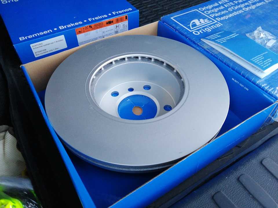 Тормозные диски рейтинг 2023. Диски тормозные передние BMW x1 e84. Керамические колодки на обычные тормозные диски. Вентилируемый и невентилируемый тормозной диск. Самый тонкий тормозной диск.