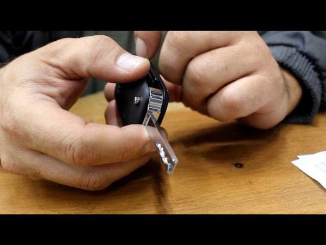 Как поменять батарейку в ключе киа
