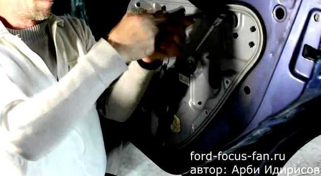 Как самостоятельно разобрать обшивку дверей на ford focus 2