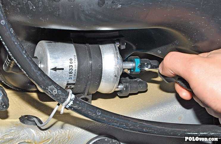 Замена топливного фильтра митсубиси паджеро, volkswagen polo sedan