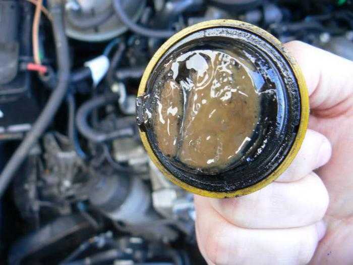 Моторное масло попадает в цилиндры: почему так происходит