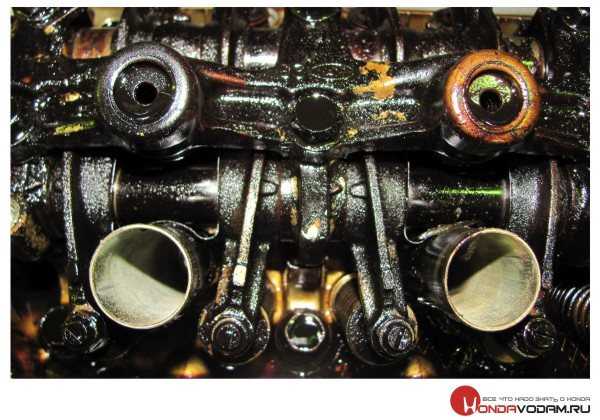 Загустело масло в двигателе или смазка изменила свои свойства: причины и последствия