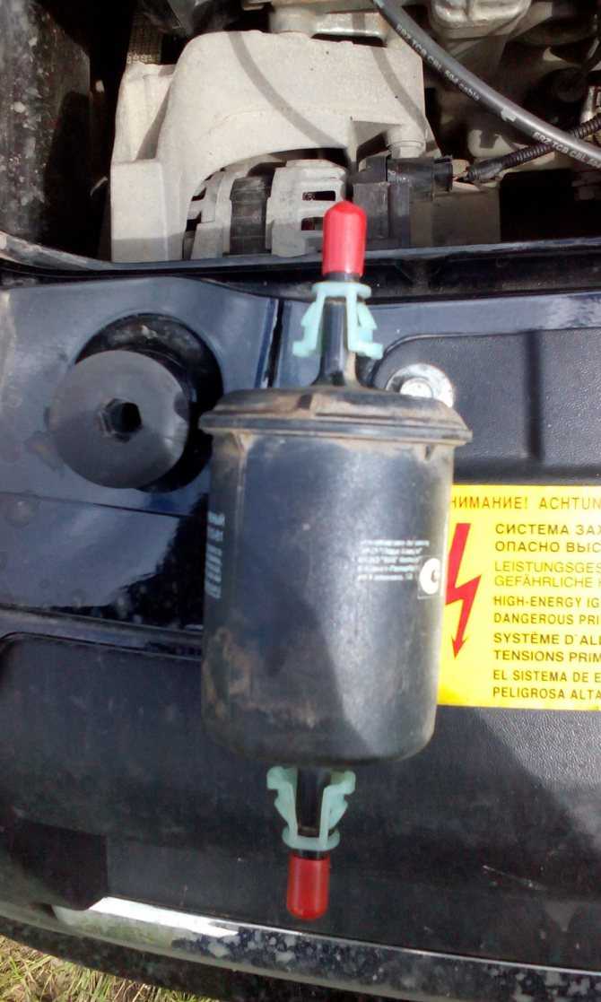 Замена топливного фильтра лада гранта: выбор элемента, где он находится в автомобиле, пошагова инструкция выполнения работ своими руками при 8- и 16-клапанном двигателе