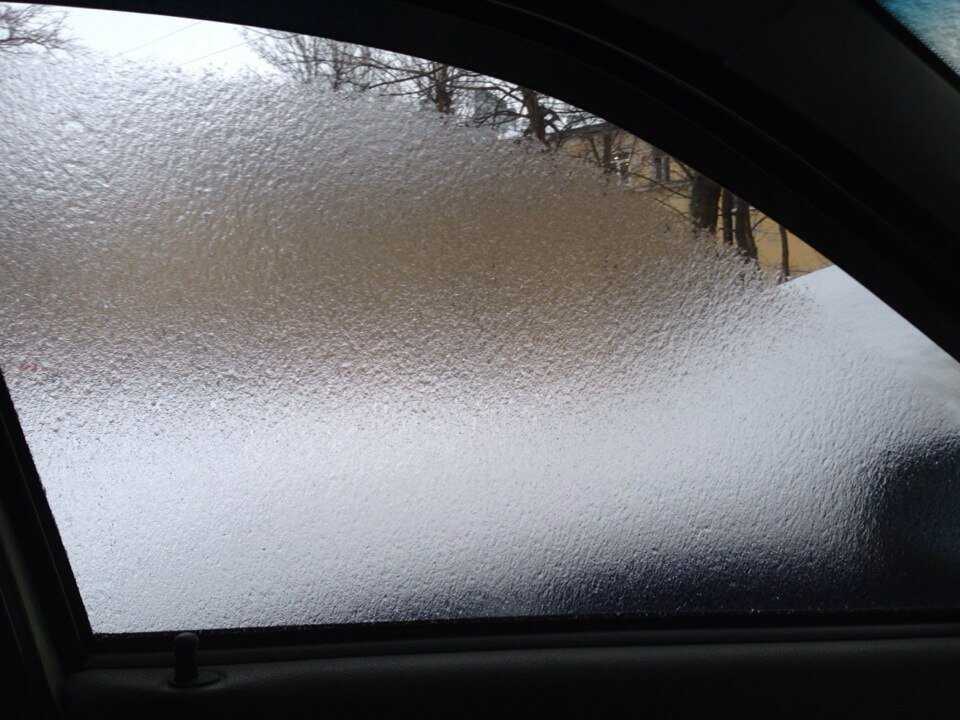 Почему потеют стекла в машине зимой? основные причины запотевания. что делать: почему потеют окна в машине, когда идет дождь потеют окна в машине зимой что делать