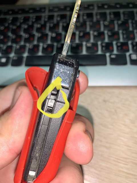 Как заменить батарейку в брелке ключа мазда