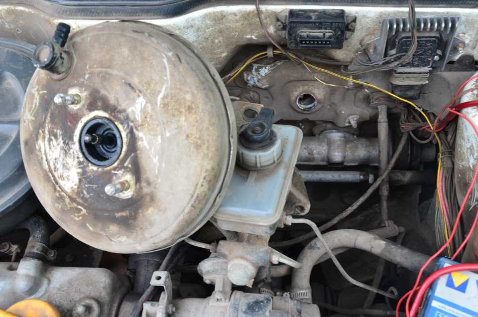 Двигатель автомобиля глохнет при нажатии на педаль тормоза